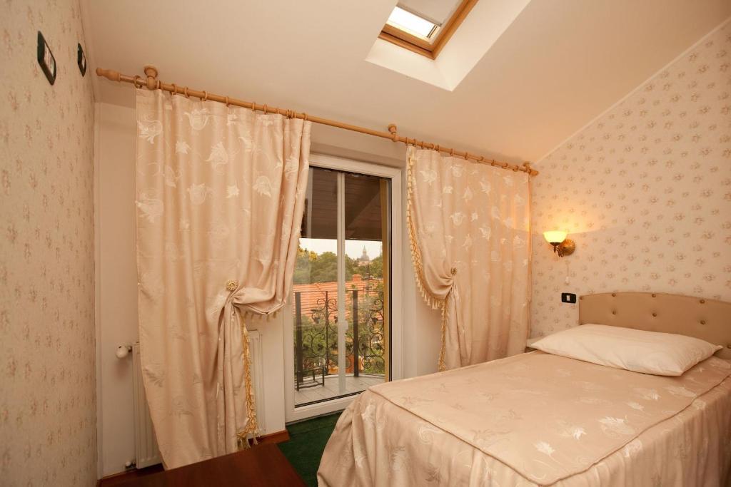 Pension Dinu Residence Timisoara Habitación foto